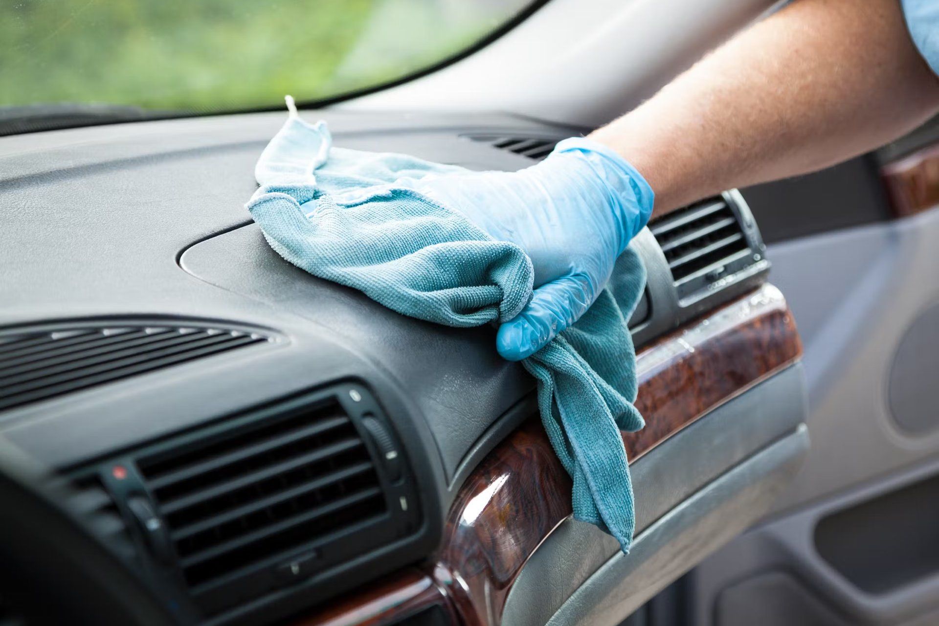 Limpieza básica interior coche- Autolavadero al detalle - Lavadero en Cartagena